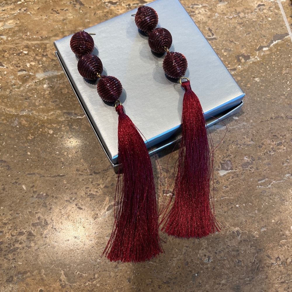 Burgandy pair of earrings, round beads with fringe